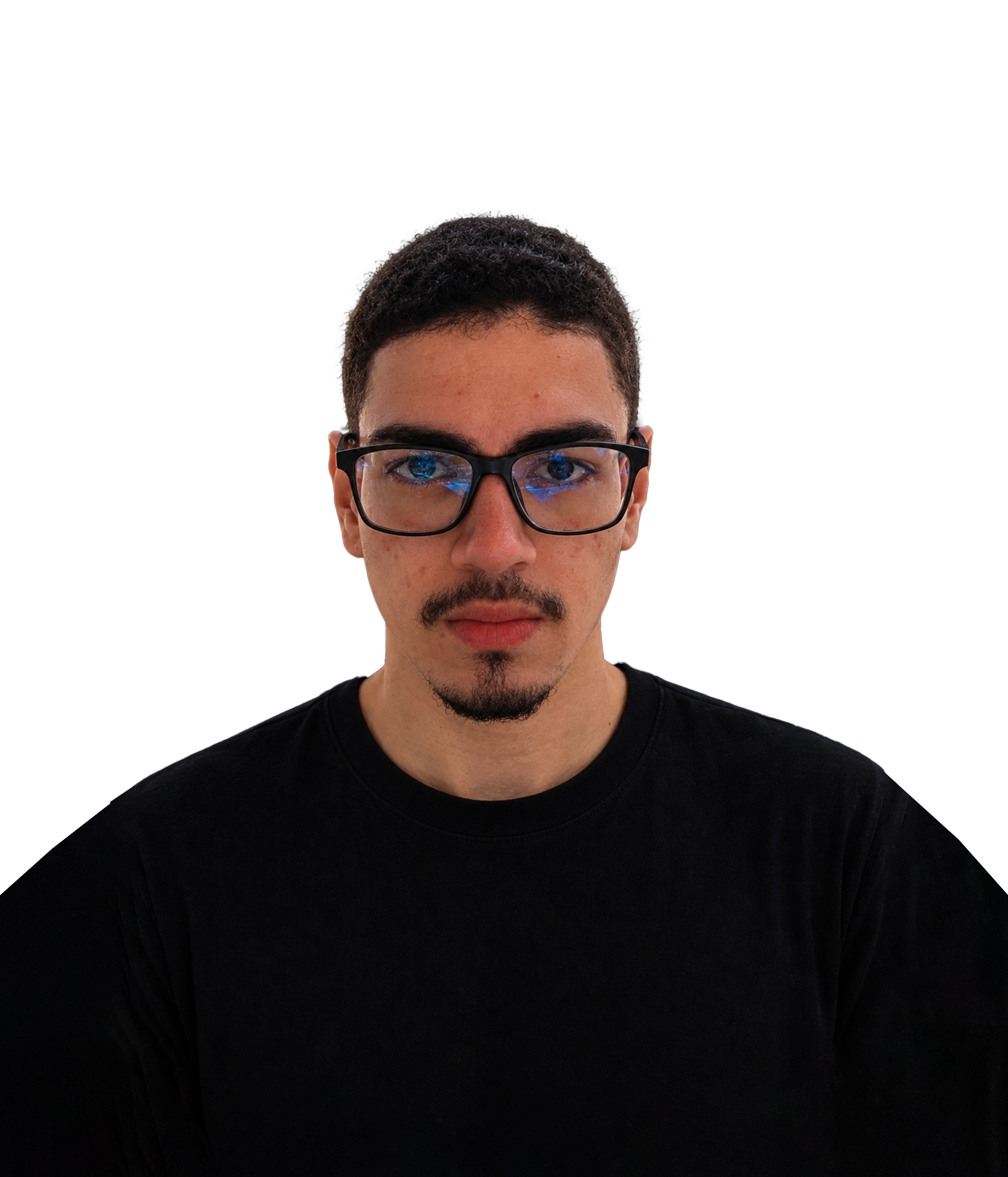 Retrato de Pablo Santana, de óculos e camiseta preta